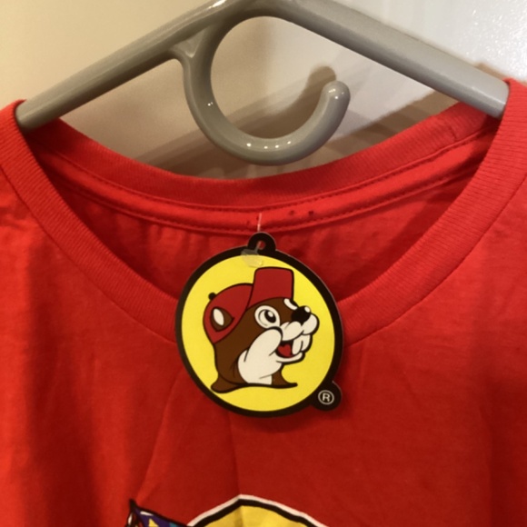 Buc-ees Red XL 40th Anniversary Party Like Its 1982 Beaver Peace Love Shirt - Picture 3 of 10